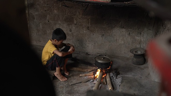 Nhật Đình: Cậu bé tự đào khoai ăn qua ngày, ước lớn nhanh để cứu cha - Ảnh 8.