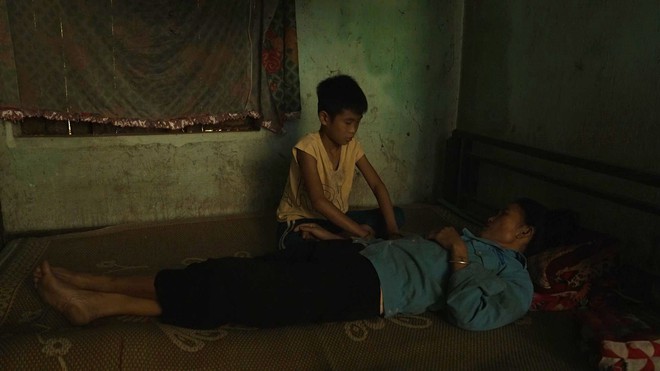 Nhật Đình: Cậu bé tự đào khoai ăn qua ngày, ước lớn nhanh để cứu cha - Ảnh 4.