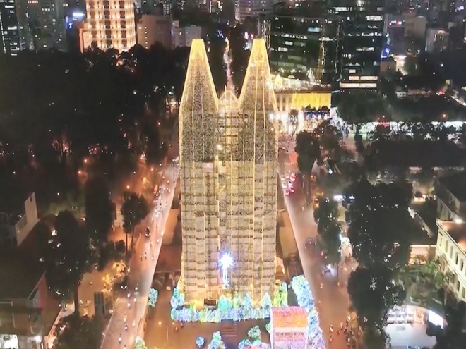 TP. Hồ Chí Minh: Rực rỡ sắc màu đón năm mới - Ảnh 7.