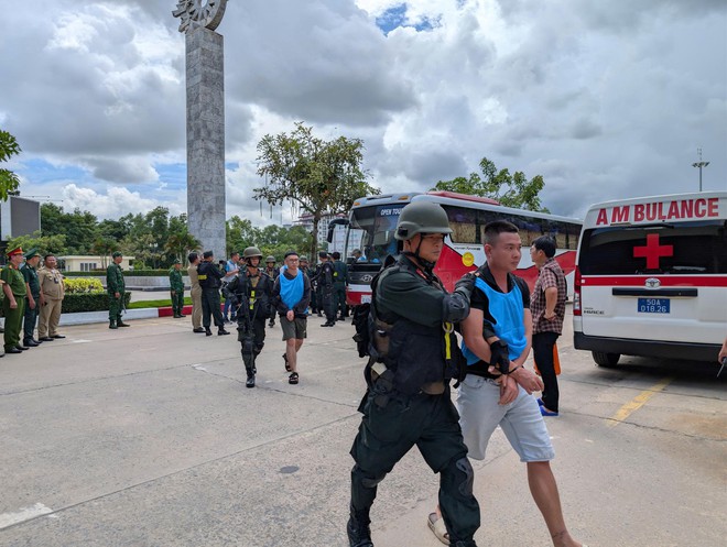 Đánh sập đường dây cưỡng đoạt tài sản núp bóng giải cứu nạn nhân ở Campuchia, bắt "hiệp sĩ" Nguyễn Thanh Hải và 40 đối tượng- Ảnh 2. Đánh sập đường dây cưỡng đoạt tài sản núp bóng giải cứu nạn nhân ở Campuchia, bắt "hiệp sĩ" Nguyễn Thanh Hải và 40 đối tượng- Ảnh 2.