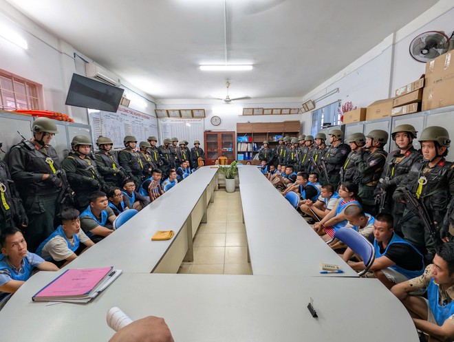 Đánh sập đường dây cưỡng đoạt tài sản núp bóng giải cứu nạn nhân ở Campuchia, bắt "hiệp sĩ" Nguyễn Thanh Hải và 40 đối tượng- Ảnh 10. Đánh sập đường dây cưỡng đoạt tài sản núp bóng giải cứu nạn nhân ở Campuchia, bắt "hiệp sĩ" Nguyễn Thanh Hải và 40 đối tượng- Ảnh 10.