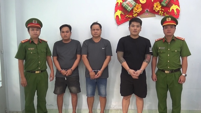 Đánh sập đường dây cưỡng đoạt tài sản núp bóng giải cứu nạn nhân ở Campuchia, bắt "hiệp sĩ" Nguyễn Thanh Hải và 40 đối tượng- Ảnh 5. Đánh sập đường dây cưỡng đoạt tài sản núp bóng giải cứu nạn nhân ở Campuchia, bắt "hiệp sĩ" Nguyễn Thanh Hải và 40 đối tượng- Ảnh 5.