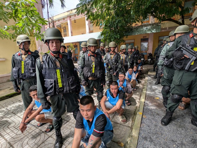 Đánh sập đường dây cưỡng đoạt tài sản núp bóng giải cứu nạn nhân ở Campuchia, bắt "hiệp sĩ" Nguyễn Thanh Hải và 40 đối tượng- Ảnh 4. Đánh sập đường dây cưỡng đoạt tài sản núp bóng giải cứu nạn nhân ở Campuchia, bắt "hiệp sĩ" Nguyễn Thanh Hải và 40 đối tượng- Ảnh 4.