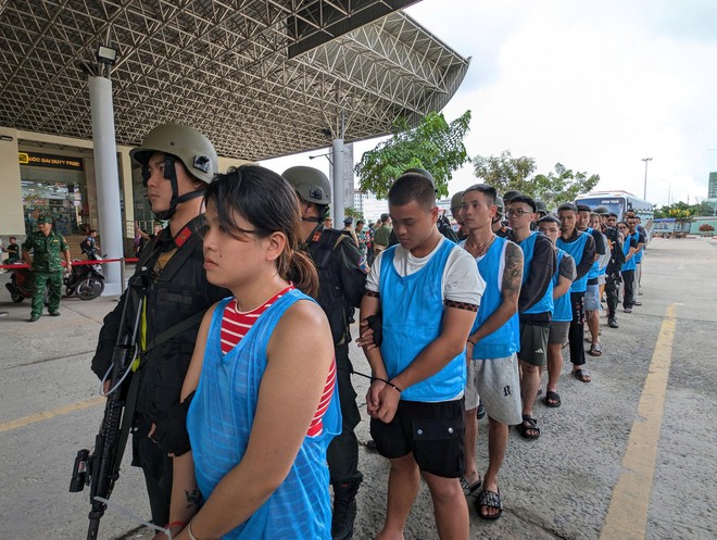 Đánh sập đường dây cưỡng đoạt tài sản núp bóng giải cứu nạn nhân ở Campuchia, bắt "hiệp sĩ" Nguyễn Thanh Hải và 40 đối tượng- Ảnh 7. Đánh sập đường dây cưỡng đoạt tài sản núp bóng giải cứu nạn nhân ở Campuchia, bắt "hiệp sĩ" Nguyễn Thanh Hải và 40 đối tượng- Ảnh 7.