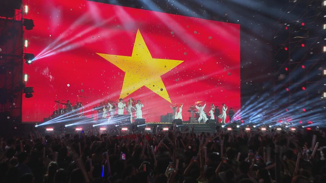 TP. Hồ Chí Minh: Rực rỡ sắc màu đón năm mới - Ảnh 6.