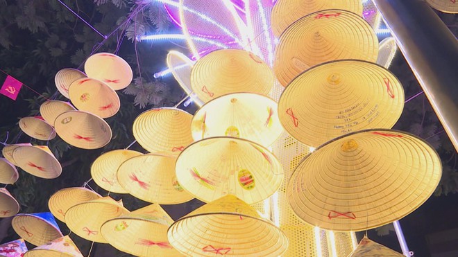 TP. Hồ Chí Minh: Rực rỡ sắc màu đón năm mới - Ảnh 3.