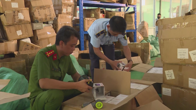 TP. Hồ Chí Minh xử lý hơn 24.600 vụ vi phạm, thu nộp ngân sách 5.800 tỷ đồng từ chống buôn lậu - Ảnh 4.