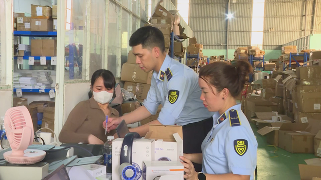 TP. Hồ Chí Minh xử lý hơn 24.600 vụ vi phạm, thu nộp ngân sách 5.800 tỷ đồng từ chống buôn lậu - Ảnh 5.