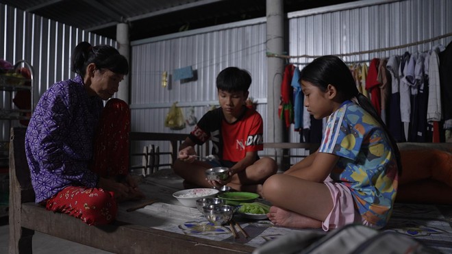 Hai anh em mồ côi cha, phải sống xa mẹ vì phòng trọ chật hẹp - Mái ấm gia đình Việt - Ảnh 4.