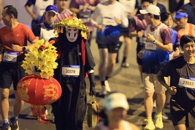 HCMC Marathon 2026: Gần 11.000 bước chạy bền bỉ tiến vào năm 2026 đầy cảm xúc! - Ảnh 10.