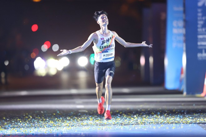 HCMC Marathon 2026: Gần 11.000 bước chạy bền bỉ tiến vào năm 2026 đầy cảm xúc! - Ảnh 8.