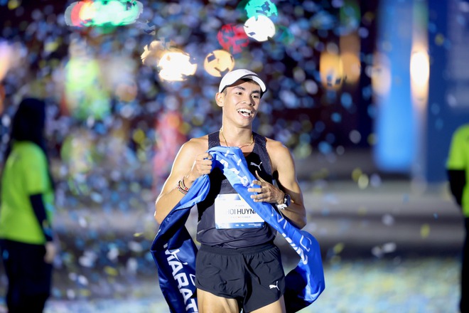 HCMC Marathon 2026: Gần 11.000 bước chạy bền bỉ tiến vào năm 2026 đầy cảm xúc! - Ảnh 6.