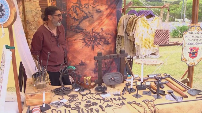 Hàng ngàn người tham gia "Lễ hội Trung cổ Uruguay" - Ảnh 1.