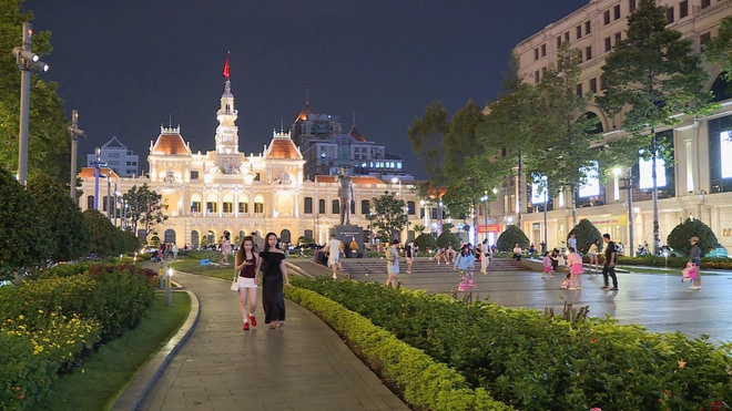 TP. Hồ Chí Minh sôi động du lịch về đêm - Ảnh 7.