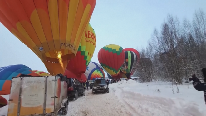 Mãn nhãn lễ hội khinh khí cầu mùa đông trên bầu trời Mát-xcơ-va - Ảnh 1.