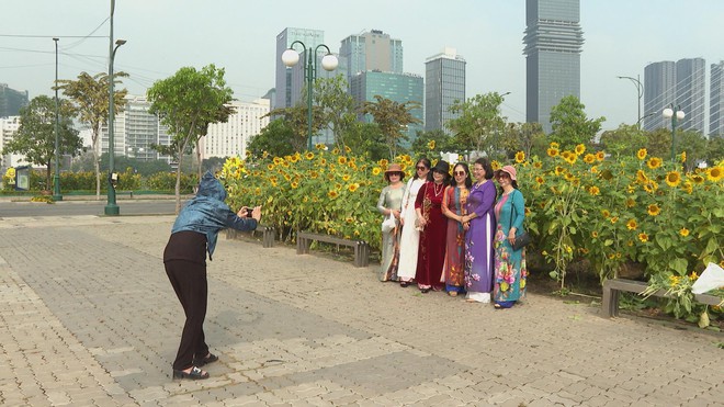 Không gian ven sông Sài Gòn thay áo mới - Ảnh 3.