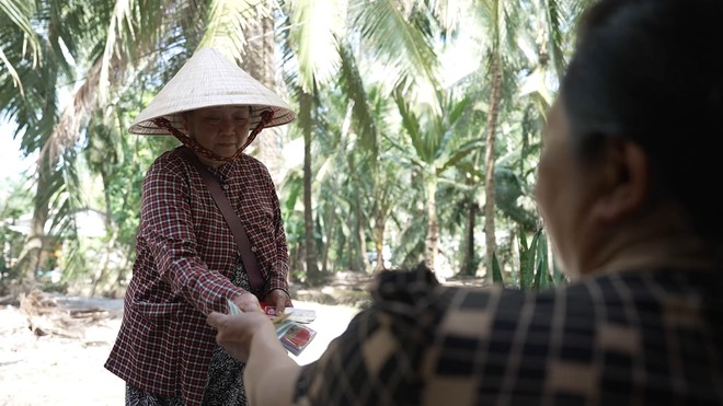 Bích Tuyền mồ côi cha mẹ, sống cùng ông bà nội lớn tuổi - Ảnh 1.