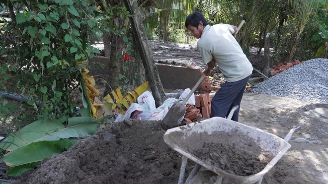 Bích Tuyền mồ côi cha mẹ, sống cùng ông bà nội lớn tuổi - Ảnh 2.