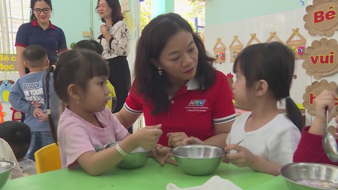 Chung một tấm lòng: Ấm áp tấm lòng giáo viên vùng lũ - Ảnh 3.