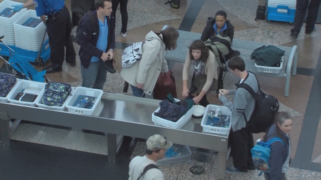 Mỹ tạm dừng cấp visa định cư đối với công dân 75 quốc gia và vùng lãnh thổ - Ảnh 1.