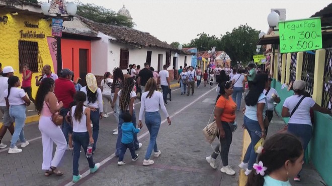 Venezuela: Rước kiệu tôn vinh Đức Mẹ với hy vọng hòa bình cho tổ quốc - Ảnh 3.