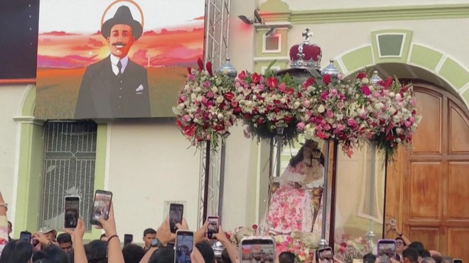 Venezuela: Rước kiệu tôn vinh Đức Mẹ với hy vọng hòa bình cho tổ quốc - Ảnh 2.