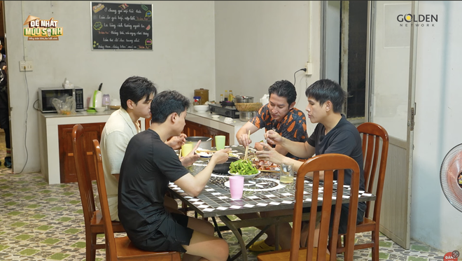 Đệ nhất mưu sinh - Tập 2: Dàn nghệ sĩ lấm lem bùn đất, trải nghiệm nghề làm nhang tại Trà Vinh- Ảnh 1.