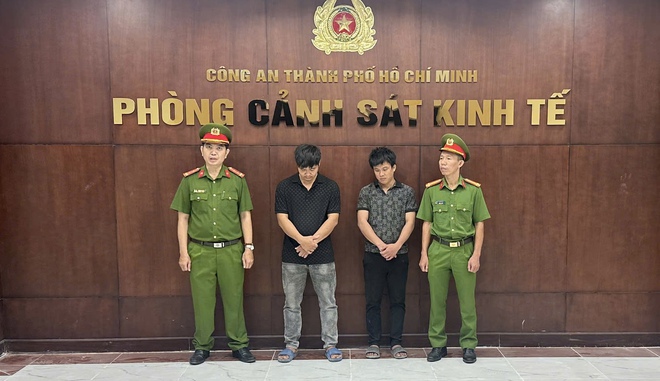 Công an TP, Hồ Chí Minh đột kích hàng loạt "xưởng" phù phép thịt heo thành thịt đà điểu, dê, nai, nhím - Ảnh 2.