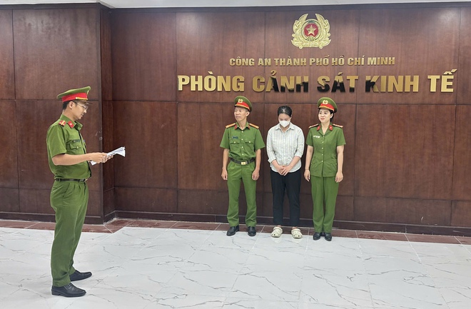 Công an TP, Hồ Chí Minh đột kích hàng loạt "xưởng" phù phép thịt heo thành thịt đà điểu, dê, nai, nhím - Ảnh 3.