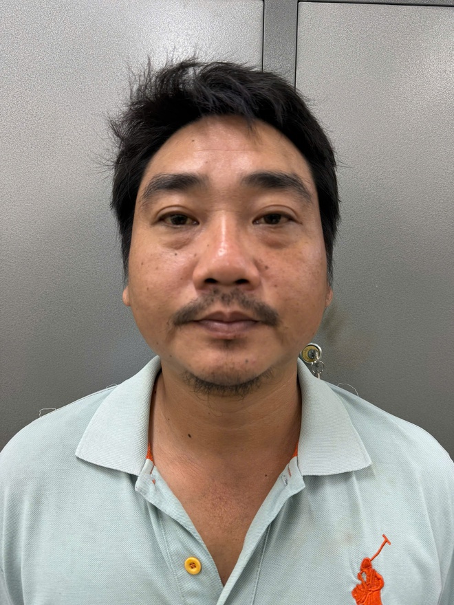 Công an TP, Hồ Chí Minh đột kích hàng loạt "xưởng" phù phép thịt heo thành thịt đà điểu, dê, nai, nhím - Ảnh 4.