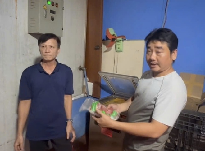 Công an TP, Hồ Chí Minh đột kích hàng loạt "xưởng" phù phép thịt heo thành thịt đà điểu, dê, nai, nhím - Ảnh 12.