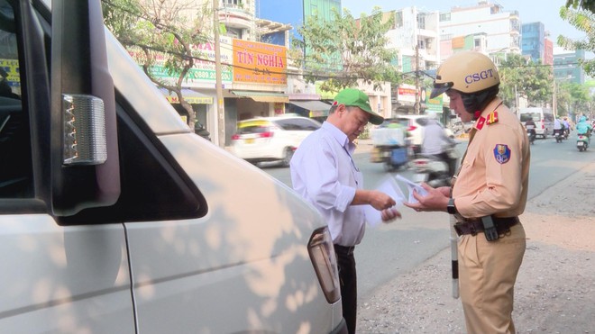 TP. Hồ Chí Minh: Đồng loạt ra quân lập lại trật tự đô thị phục vụ Tết Nguyên đán Bính Ngọ - Ảnh 4.