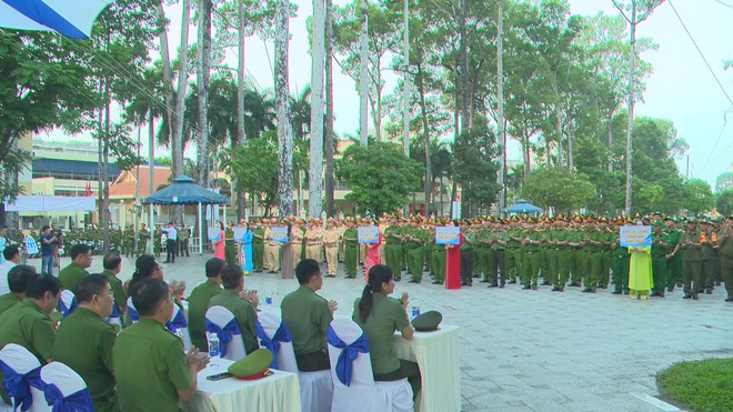 TP. Hồ Chí Minh: Đồng loạt ra quân lập lại trật tự đô thị phục vụ Tết Nguyên đán Bính Ngọ - Ảnh 2.
