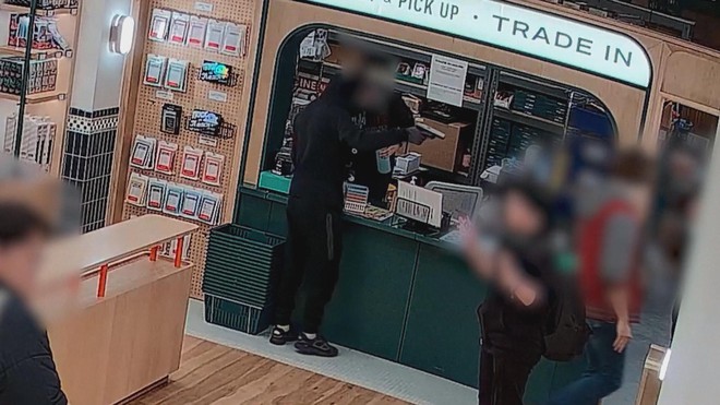 Mỹ: Mang theo súng đi cướp... thẻ Pokémon! - Ảnh 2.