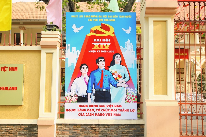 TP. Hồ Chí Minh trang hoàng rực rỡ chào mừng Đại hội XIV của Đảng- Ảnh 2.