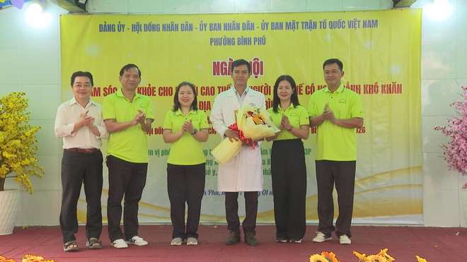 Phường Bình Phú: Chăm lo sức khỏe người cao tuổi, người yếu thế - Ảnh 9.