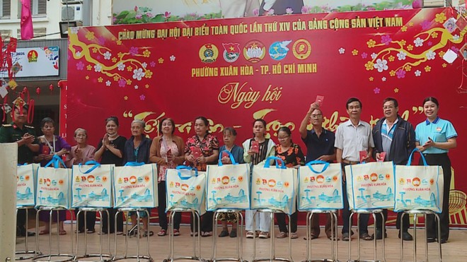 Ngày hội "Tết tri ân - Trọn nghĩa tình" phường Xuân Hòa, TP. Hồ Chí Minh - Ảnh 3.