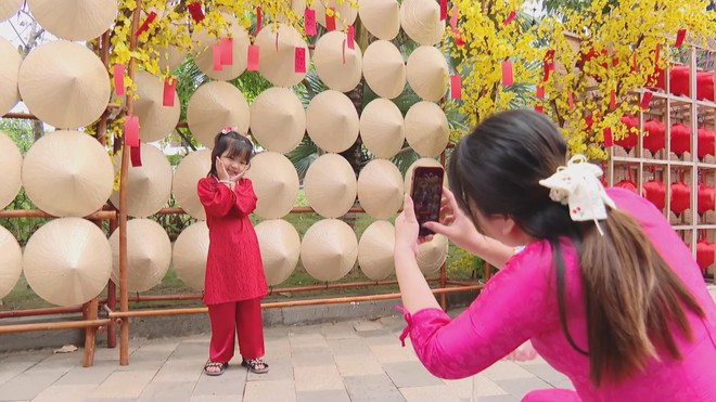 Hơn 500 lượt khách mỗi ngày check-in "Phố xuân" rực rỡ tại Vũng Tàu - Ảnh 4.