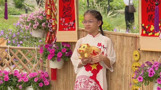 TP.HCM: Check-in đường hoa xuân dài hơn 200 mét tại phường Đông Hòa - Ảnh 3.