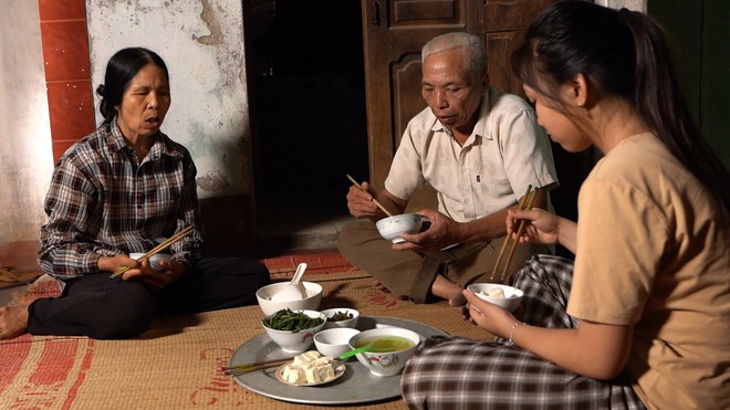 Hồng Ngọc mồ côi cha, mang bệnh hiểm nghèo vẫn vươn lên học giỏi - Ảnh 5.