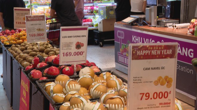 Không khí mua sắm rộn ràng tại TP. Hồ Chí Minh trong ngày đầu năm 2026 - Ảnh 4.