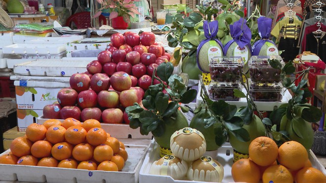 Không khí mua sắm rộn ràng tại TP. Hồ Chí Minh trong ngày đầu năm 2026 - Ảnh 3.