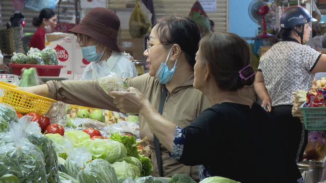 Không khí mua sắm rộn ràng tại TP. Hồ Chí Minh trong ngày đầu năm 2026 - Ảnh 9.