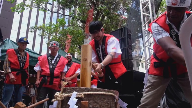 Lễ hội làm mochi chào năm mới của người Nhật tại Brazil - Ảnh 2.