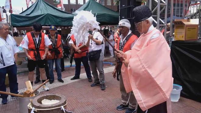 Lễ hội làm mochi chào năm mới của người Nhật tại Brazil - Ảnh 1.