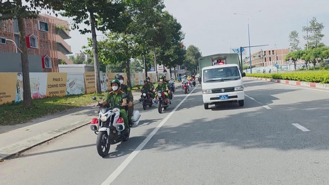 Cửa ngõ phía Bắc TP. Hồ Chí Minh: Siết chặt an ninh, bảo đảm an toàn giao thông dịp Tết Dương lịch 2026 - Ảnh 4.
