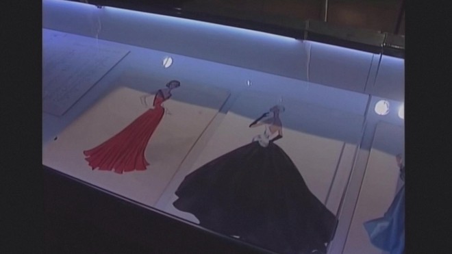 Nhà thiết kế huyền thoại Valentino qua đời ở tuổi 93 - Ảnh 2.