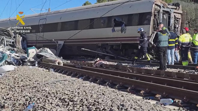 Chính quyền Tây Ban Nha điều tra thảm kịch đường sắt - Ảnh 3.