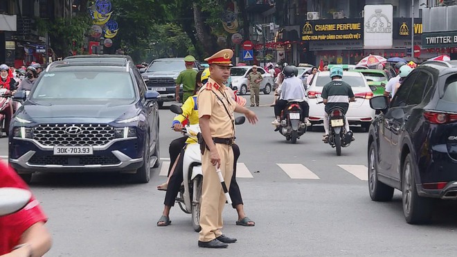 Hà Nội phân luồng giao thông phục vụ chương trình nghệ thuật chào mừng Đại hội Đảng XIV - Ảnh 2.