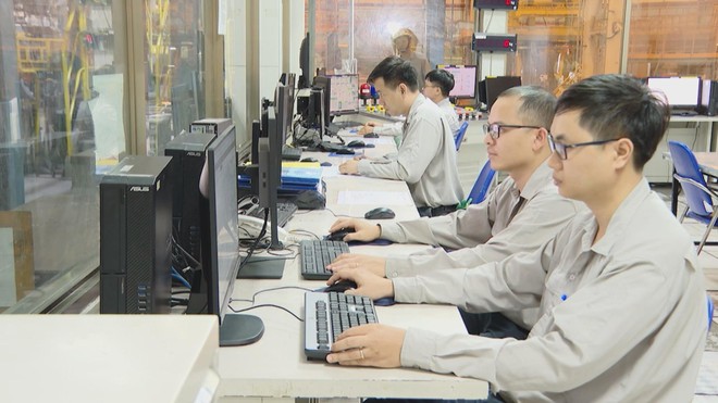 Nhiều doanh nghiệp công bố thưởng Tết sớm, người lao động an tâm gắn bó - Ảnh 2.